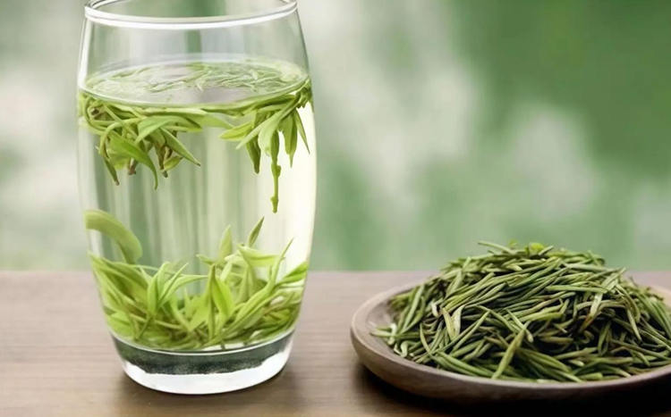安吉白茶茶湯是什么顏色,安吉白茶沖泡后是什么顏色